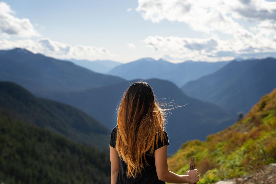 Running and Hiking Knee Pain: Staying Active All Summer Without Sidelining Yourself